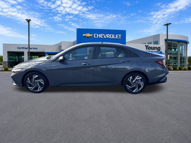 Used 2025 Hyundai Elantra Sport FWD image 4