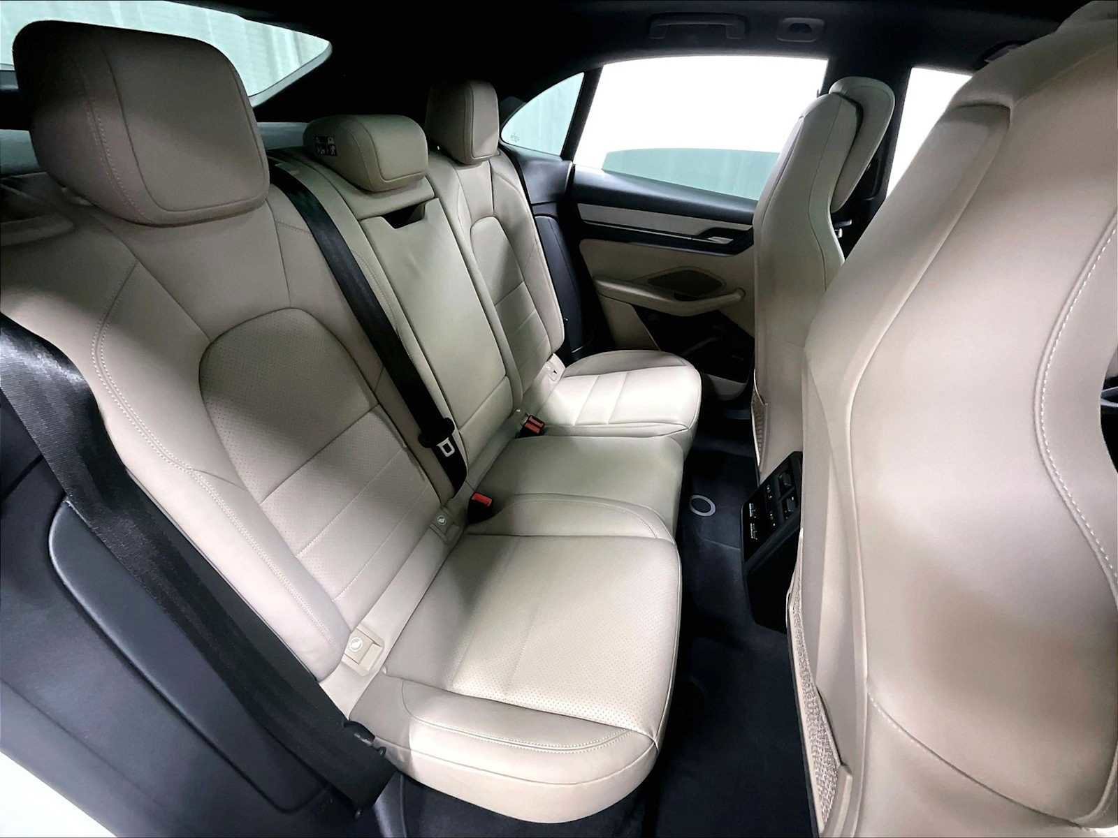 Used 2024 Porsche Macan 4 Electric image 32