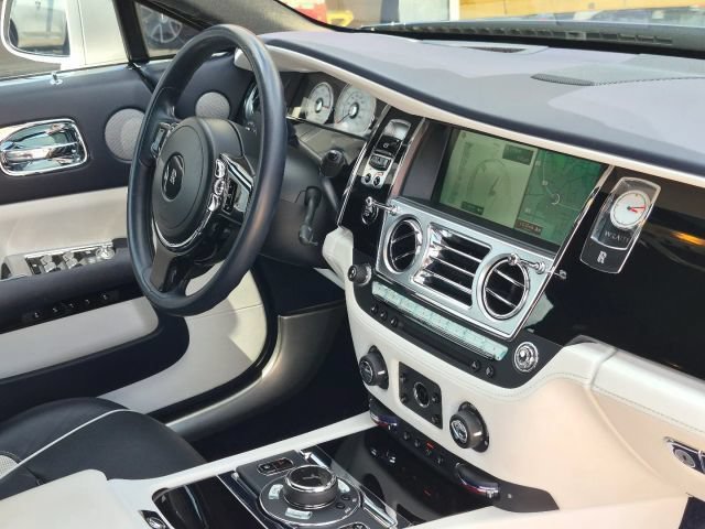 Used 2017 Rolls-Royce Wraith RWD image 13