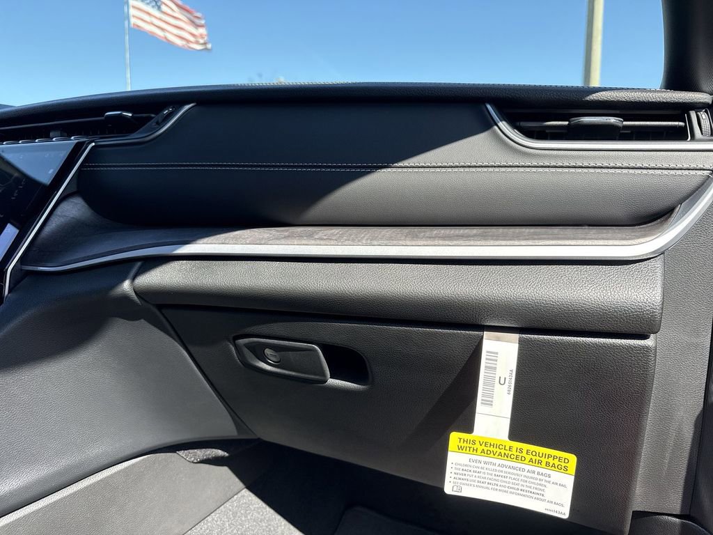 New 2025 Jeep Grand Cherokee Limited 4xe image 32