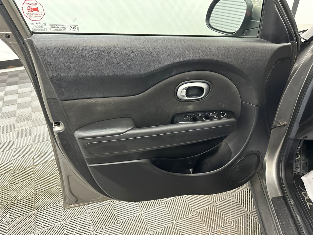 Used 2015 Kia Soul FWD image 10