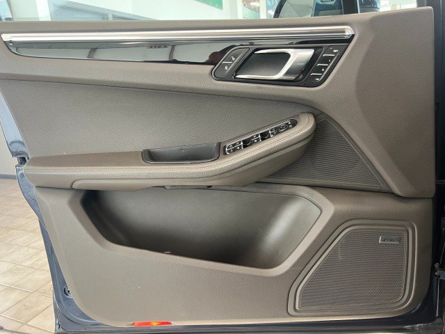 Used 2016 Porsche Macan S AWD/4WD image 12