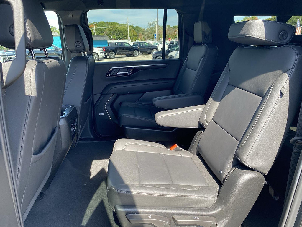 Certified 2026 Chevrolet Suburban LT w/ Comfort Package AWD/4WD image 15