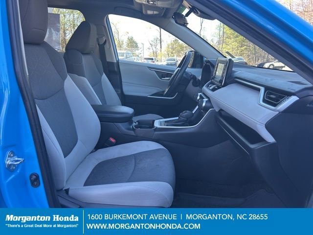 Used 2021 Toyota RAV4 XLE w/ Convenience Package image 40