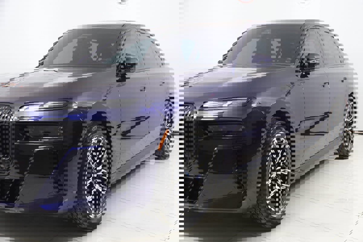 Used 2023 BMW 760i xDrive image 71
