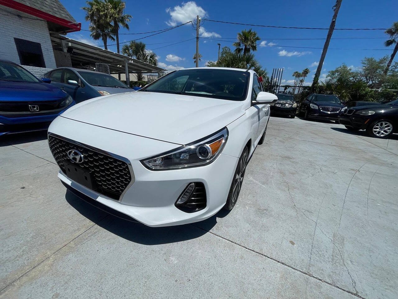 Used 2019 Hyundai Elantra GT FWD image 2