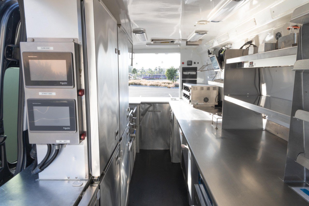 Used 2021 Mercedes-Benz Sprinter 4500 w/ Parking Package image 32