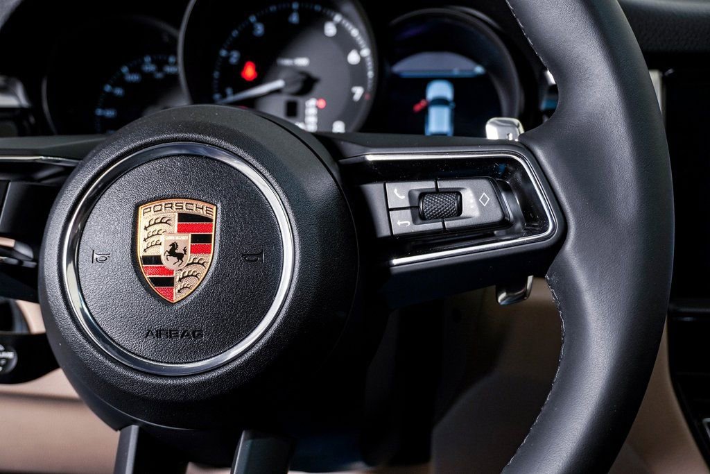 Certified 2025 Porsche Macan AWD/4WD image 19