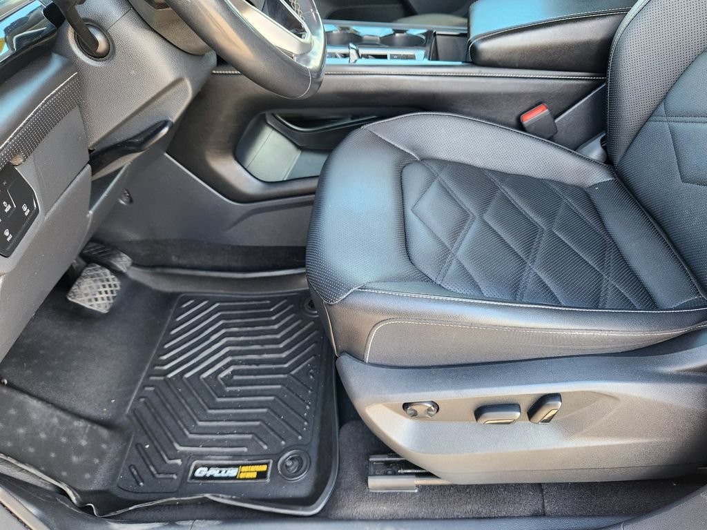 Used 2024 Volkswagen Atlas SE AWD/4WD image 14