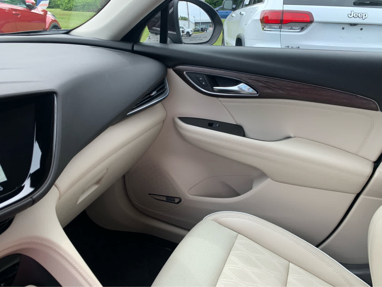 Used 2023 Buick Envision Avenir AWD/4WD image 22