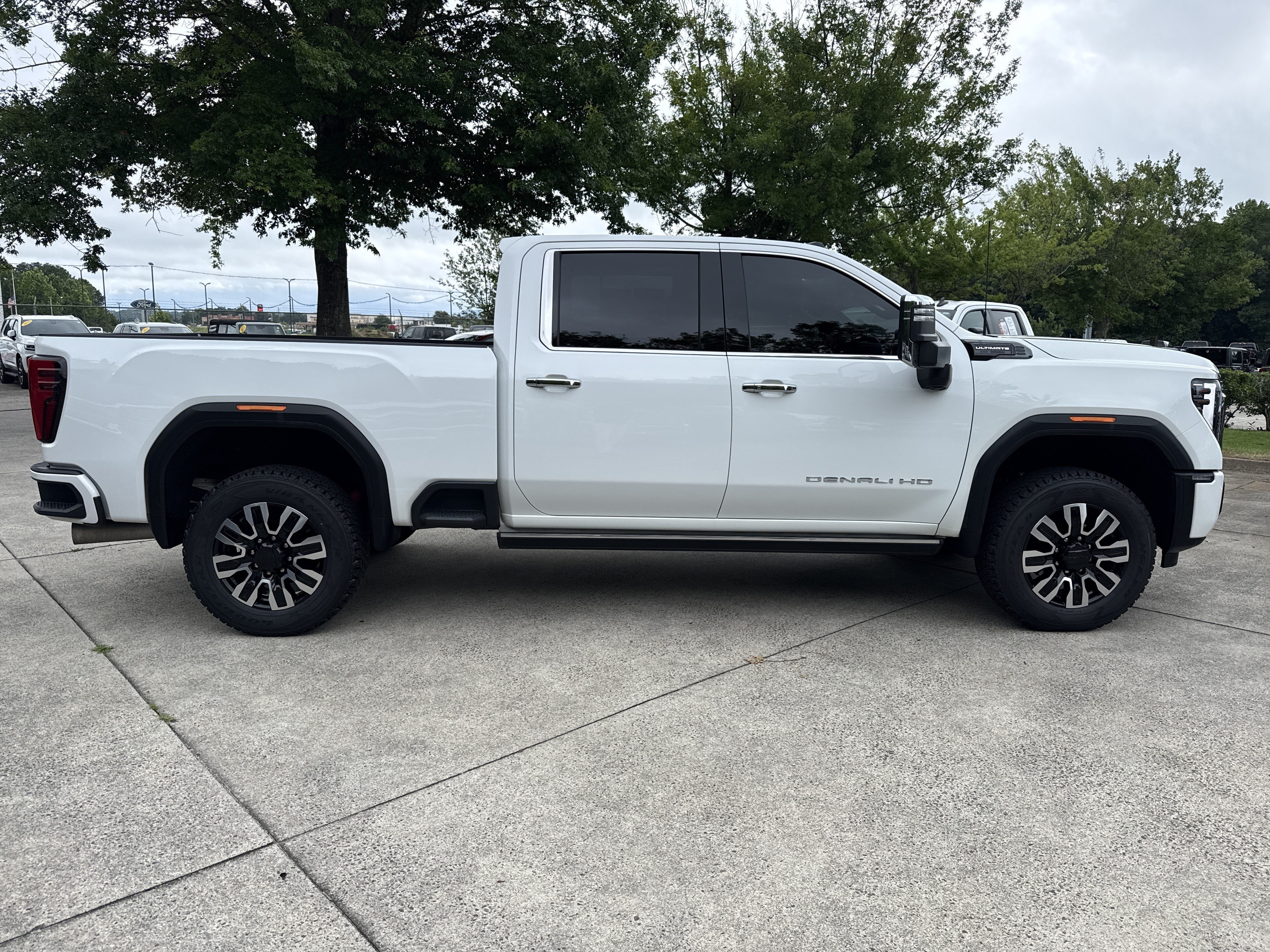 Used 2024 GMC Sierra 2500 Denali Ultimate AWD/4WD image 8