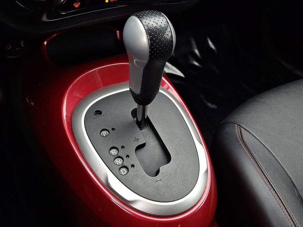 Used 2014 Nissan Juke SL AWD/4WD image 16