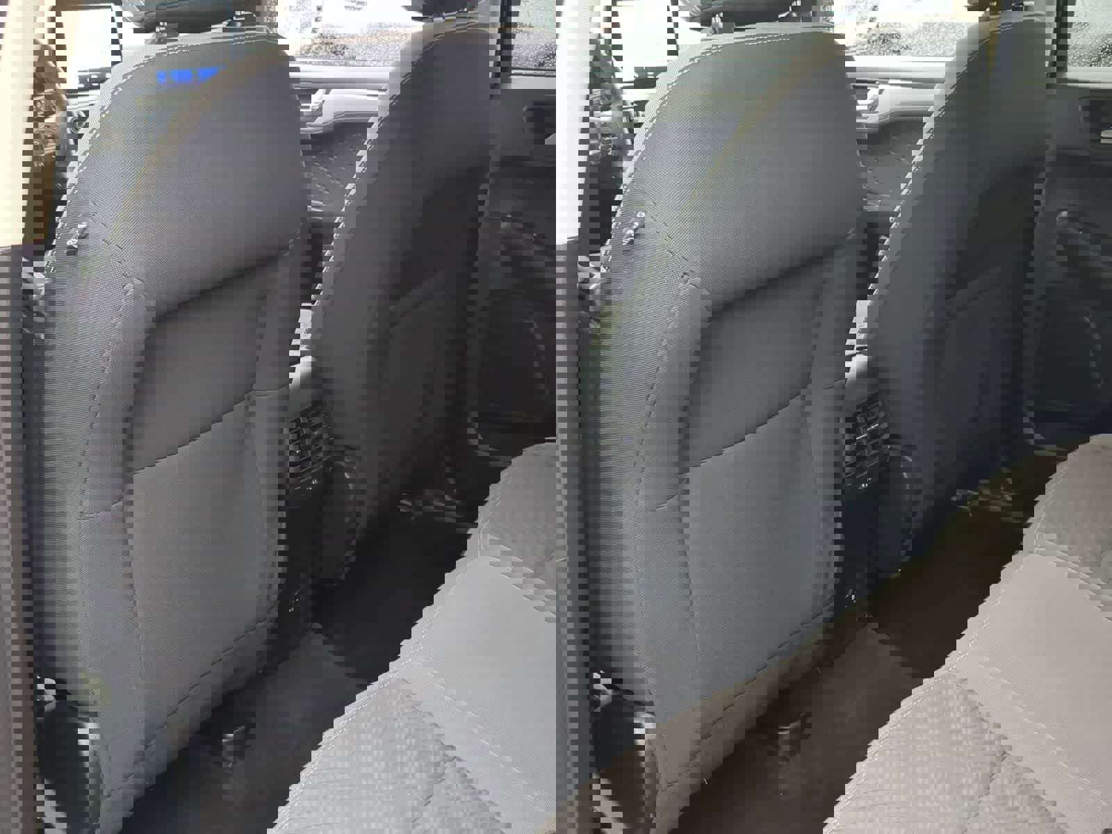 Used 2020 Ford Escape SE image 18