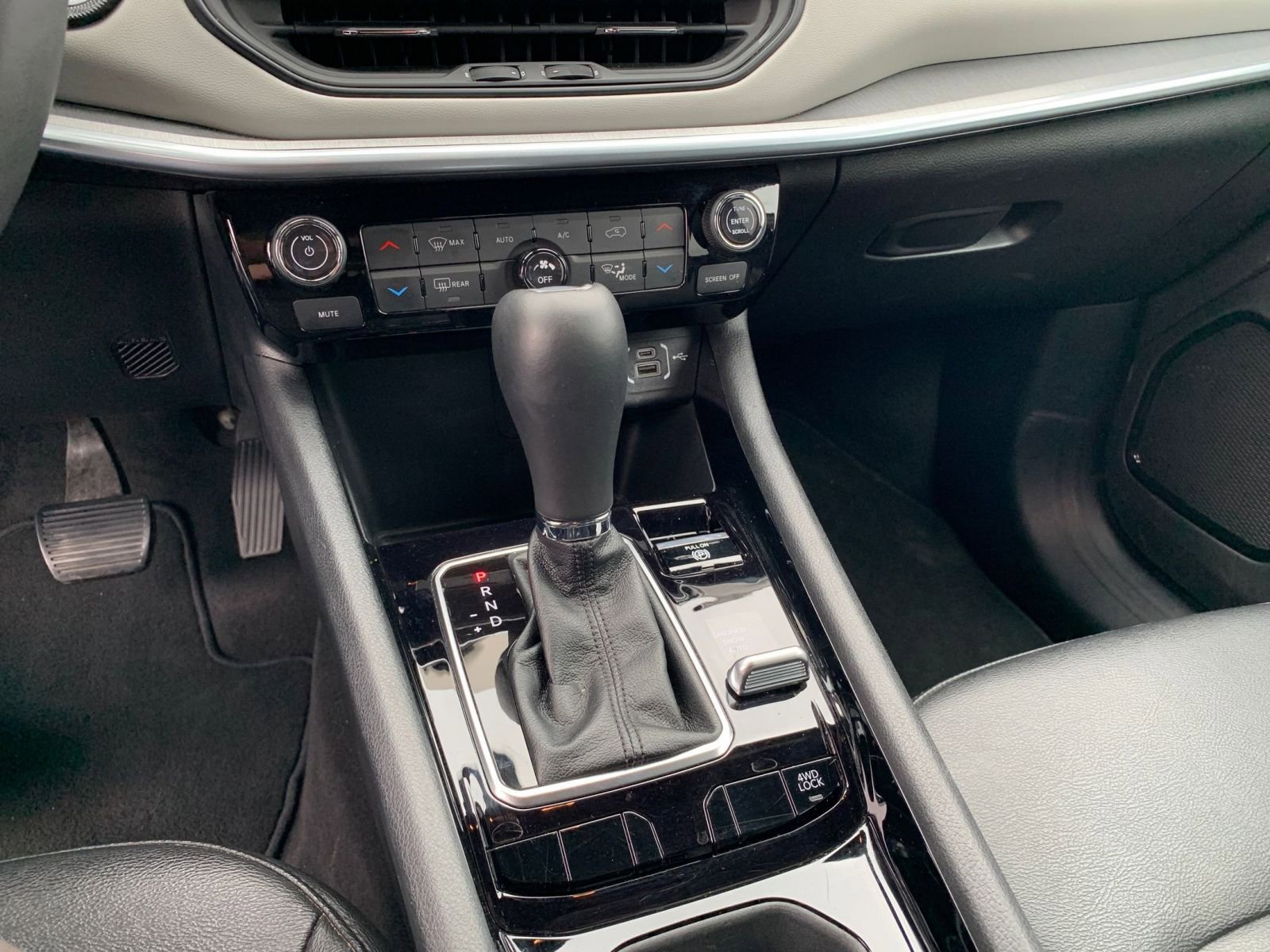 Used 2025 Jeep Compass Limited image 42