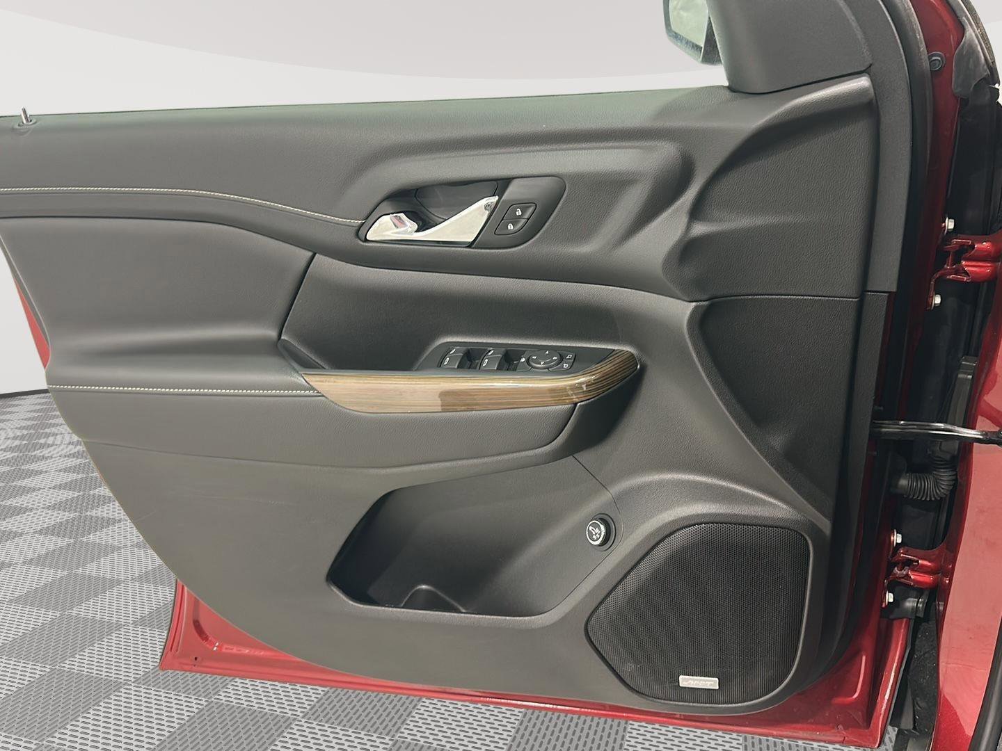 Used 2023 GMC Acadia SLE w/ Driver Convenience Package image 18