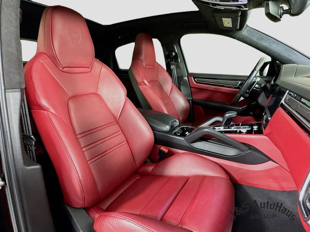 Used 2022 Porsche Cayenne GTS AWD/4WD image 36