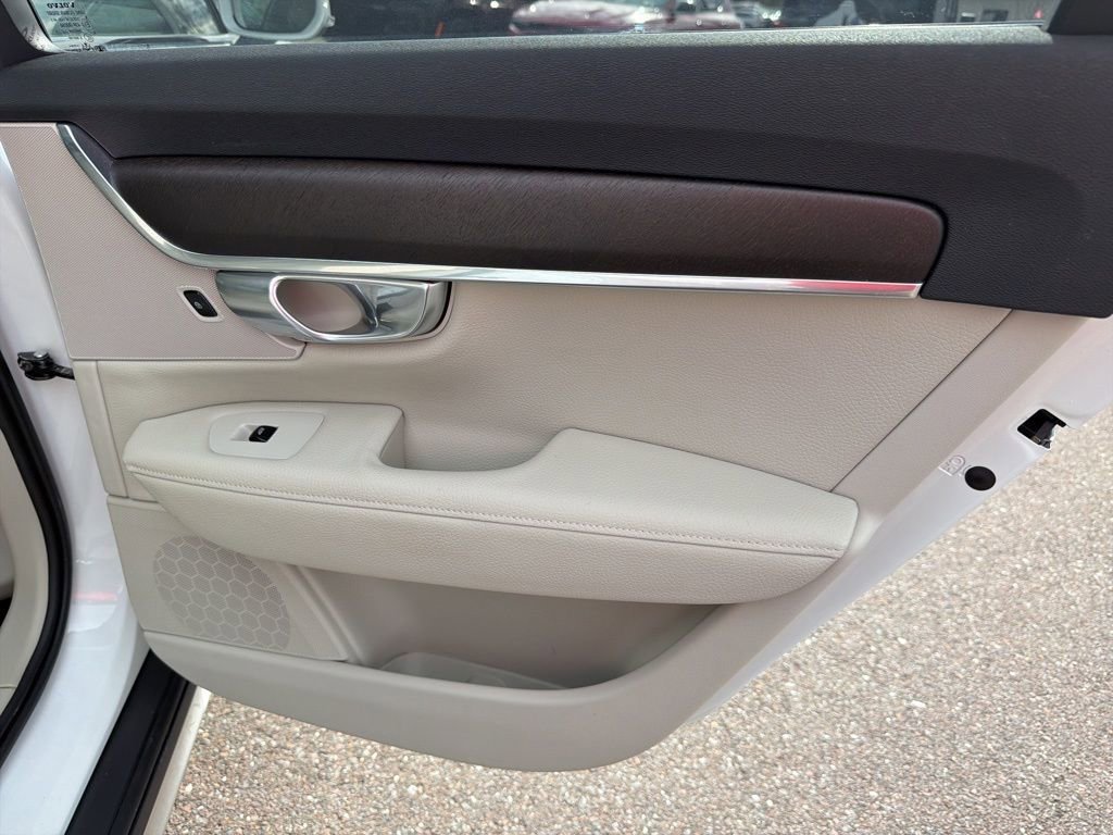 Used 2017 Volvo V90 T6 Cross Country image 8