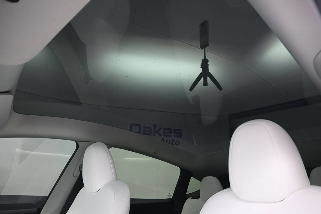 Used 2023 Tesla Model Y Long Range AWD/4WD image 23