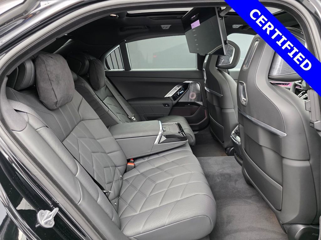 Used 2025 BMW i7 M70 w/ Executive Package image 29