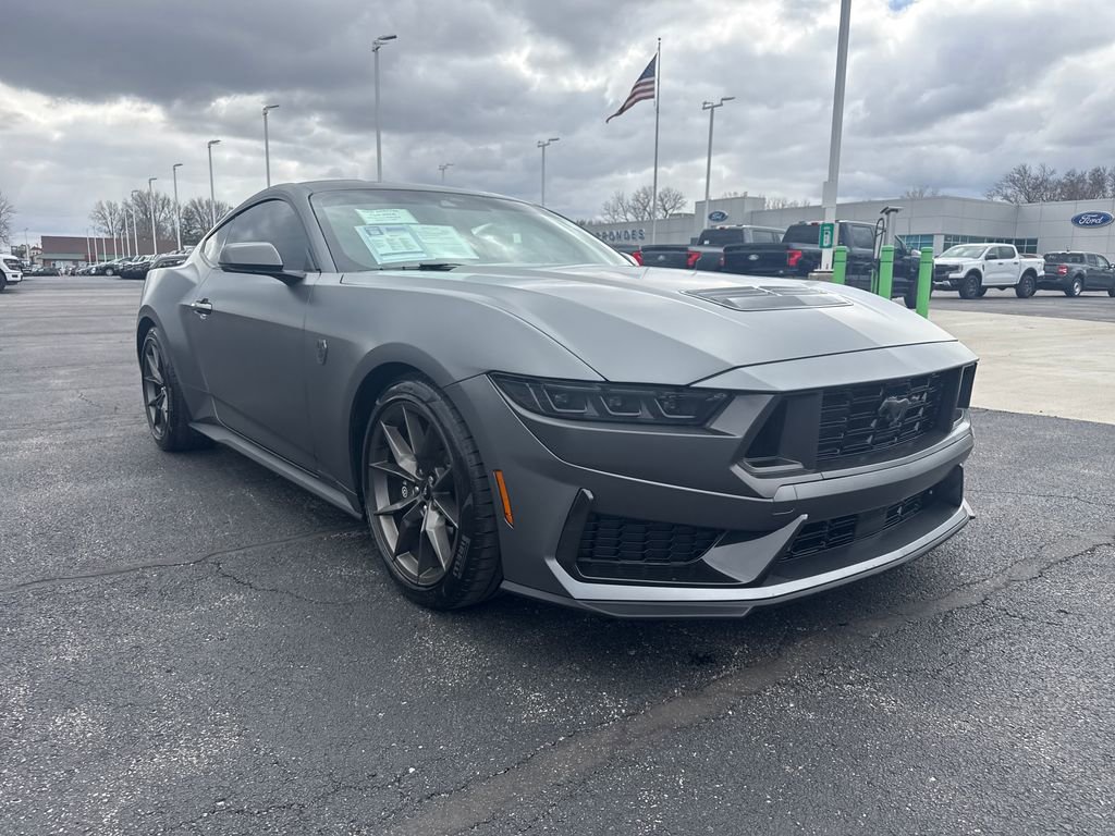 Used 2025 Ford Mustang Dark Horse image 4