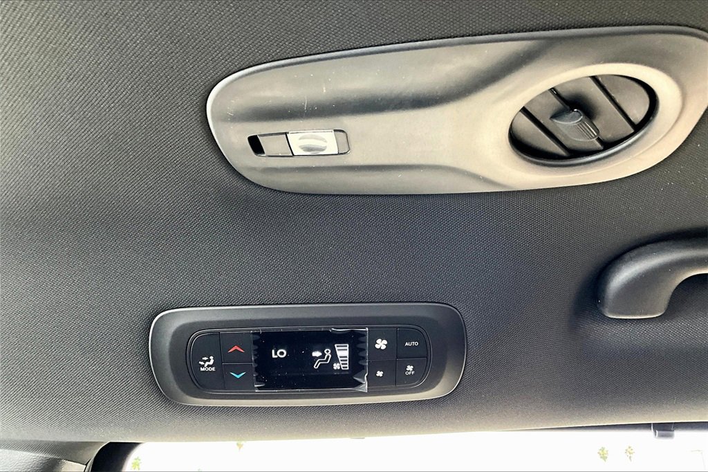 New 2026 Chrysler Pacifica Select image 21