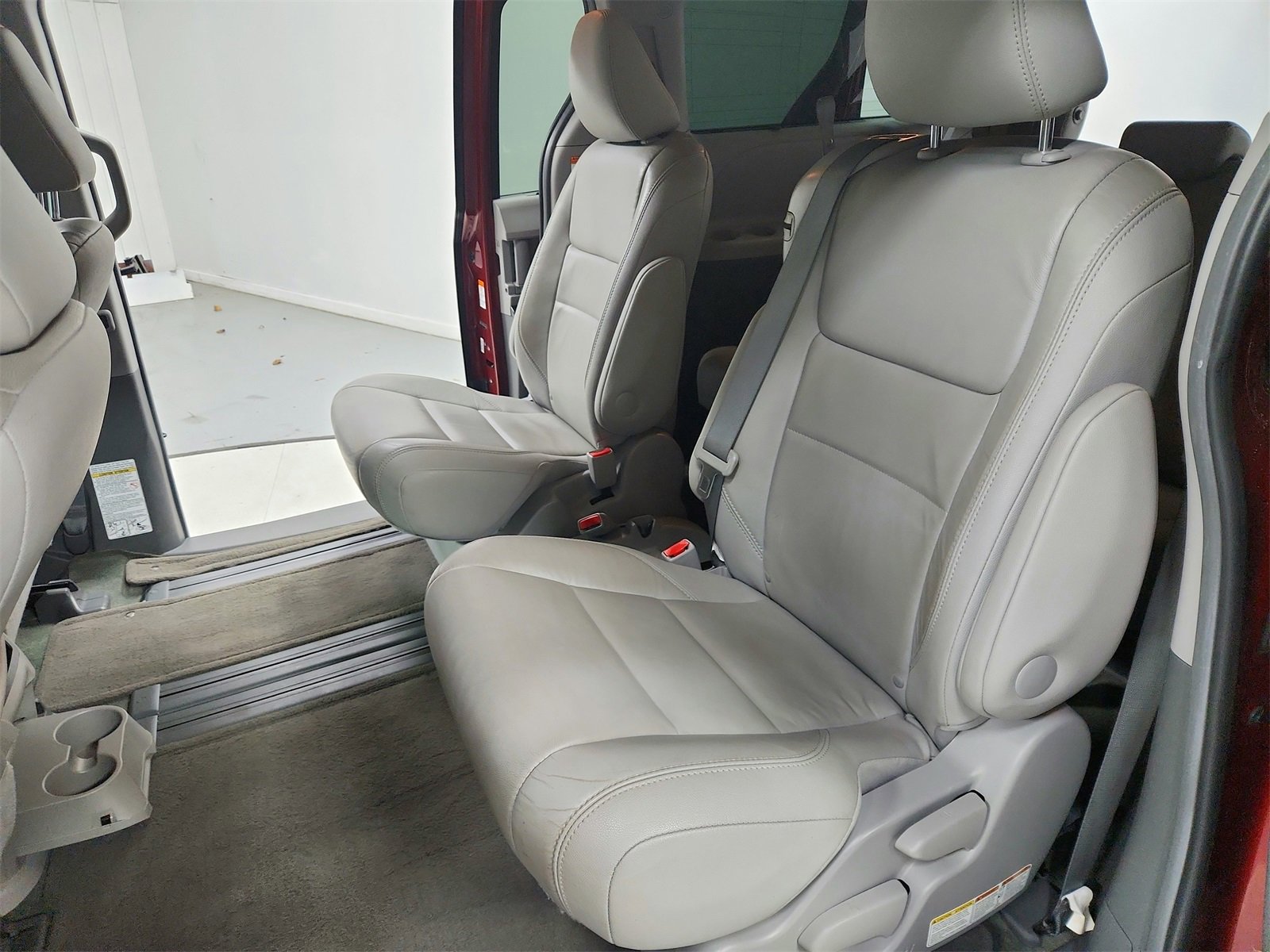 Used 2015 Toyota Sienna XLE Premium image 32