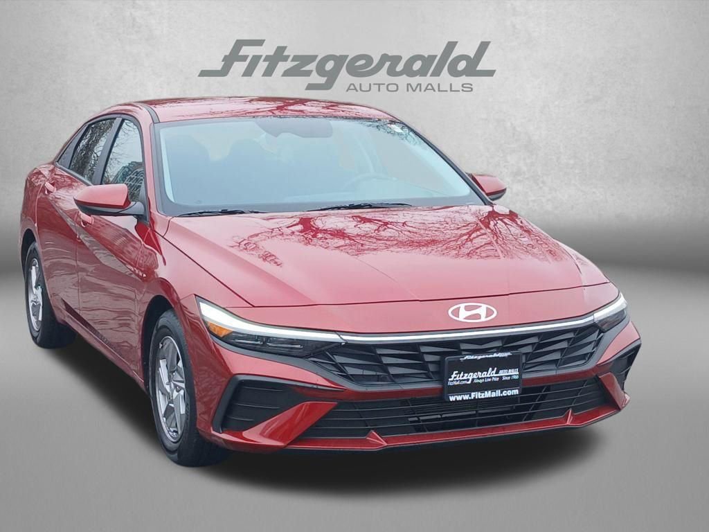 Certified 2025 Hyundai Elantra SE image 1