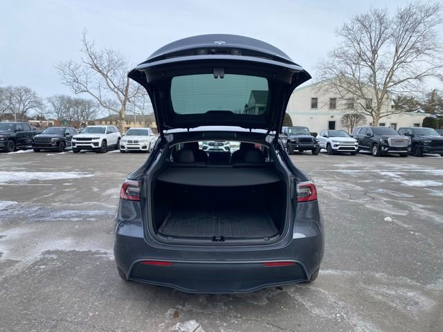Used 2022 Tesla Model Y Long Range image 11