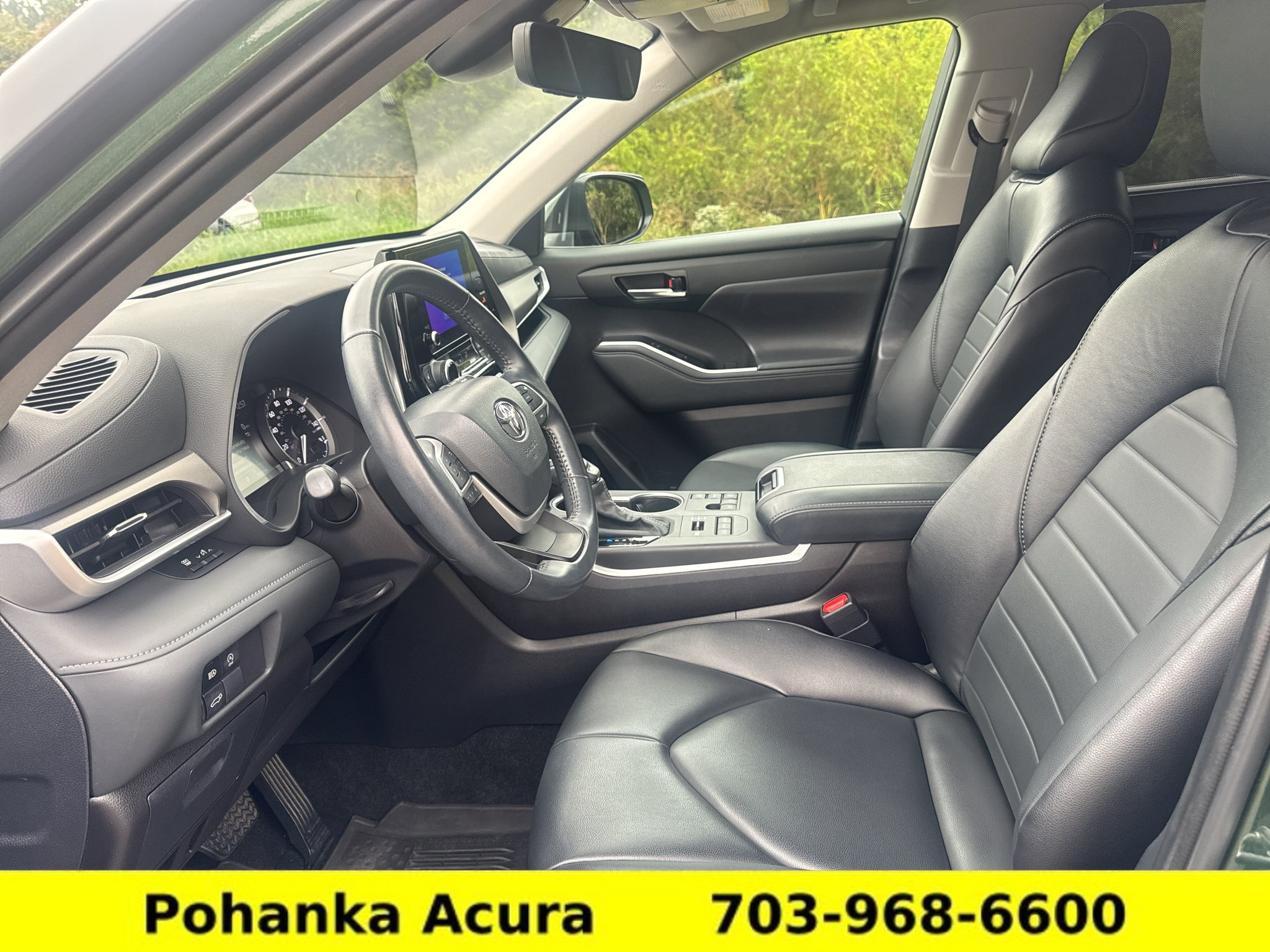 Used 2024 Toyota Highlander XLE AWD/4WD image 27