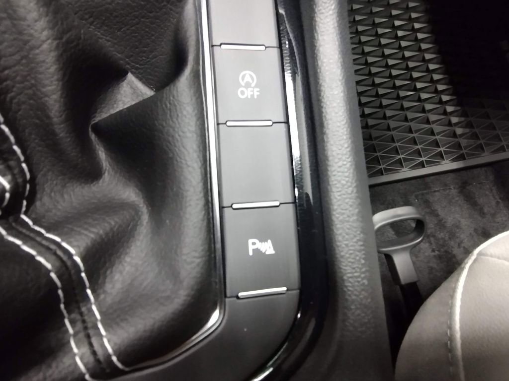 New 2025 Volkswagen Taos SE image 32