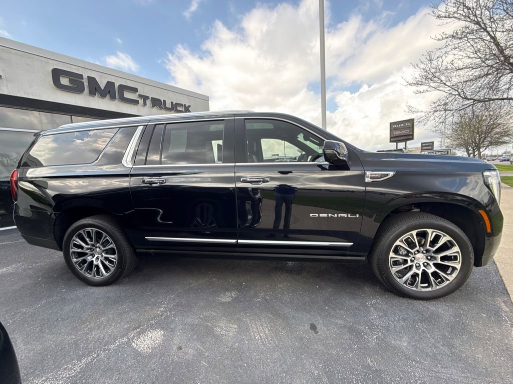 Certified 2025 GMC Yukon XL Denali w/ Denali Reserve Package image 12