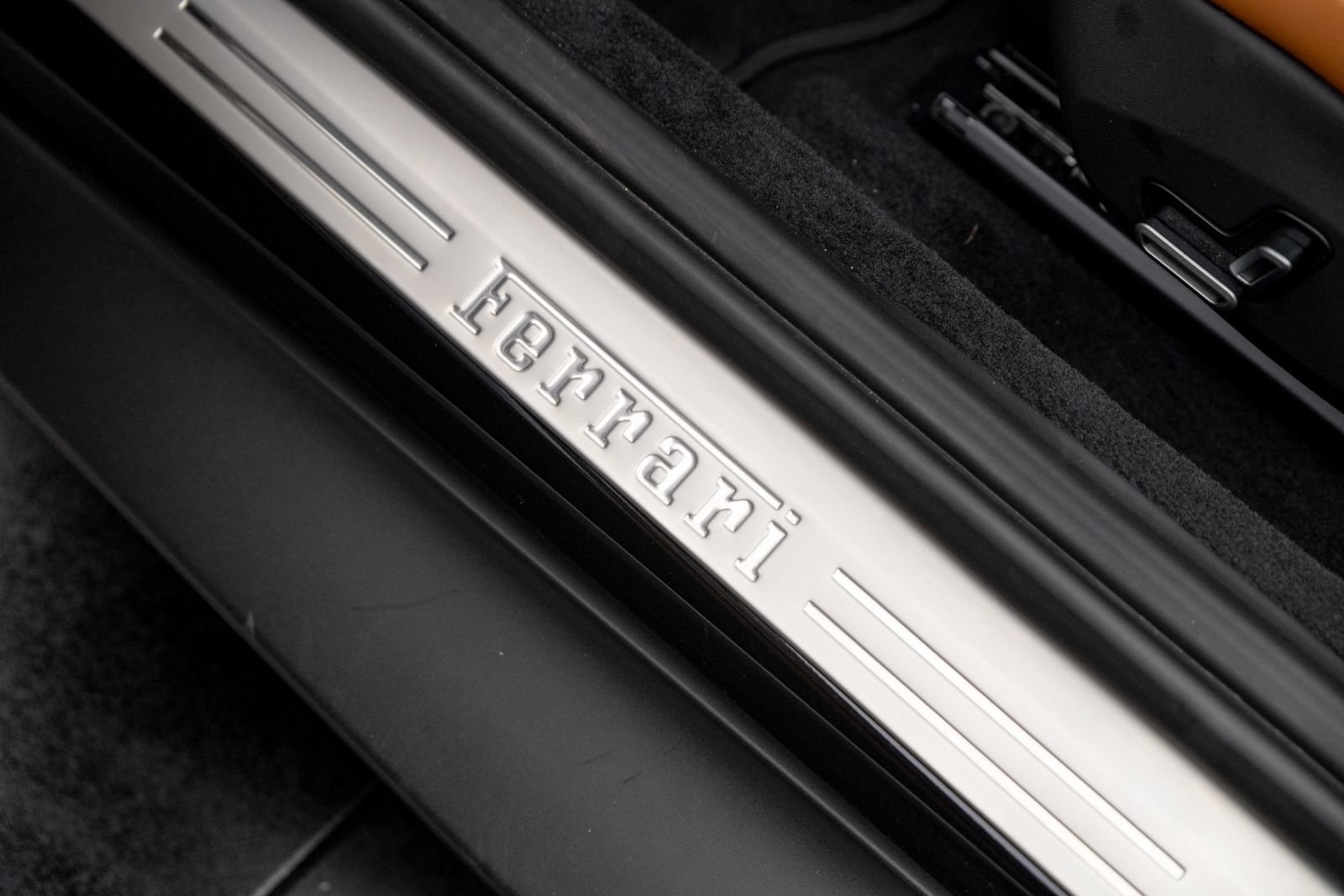 Used 2024 Ferrari Roma Spider RWD image 31