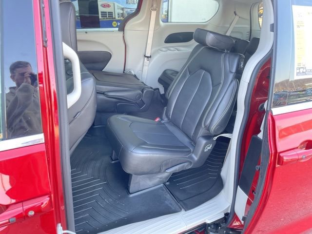 Used 2024 Chrysler Pacifica Touring-L image 26