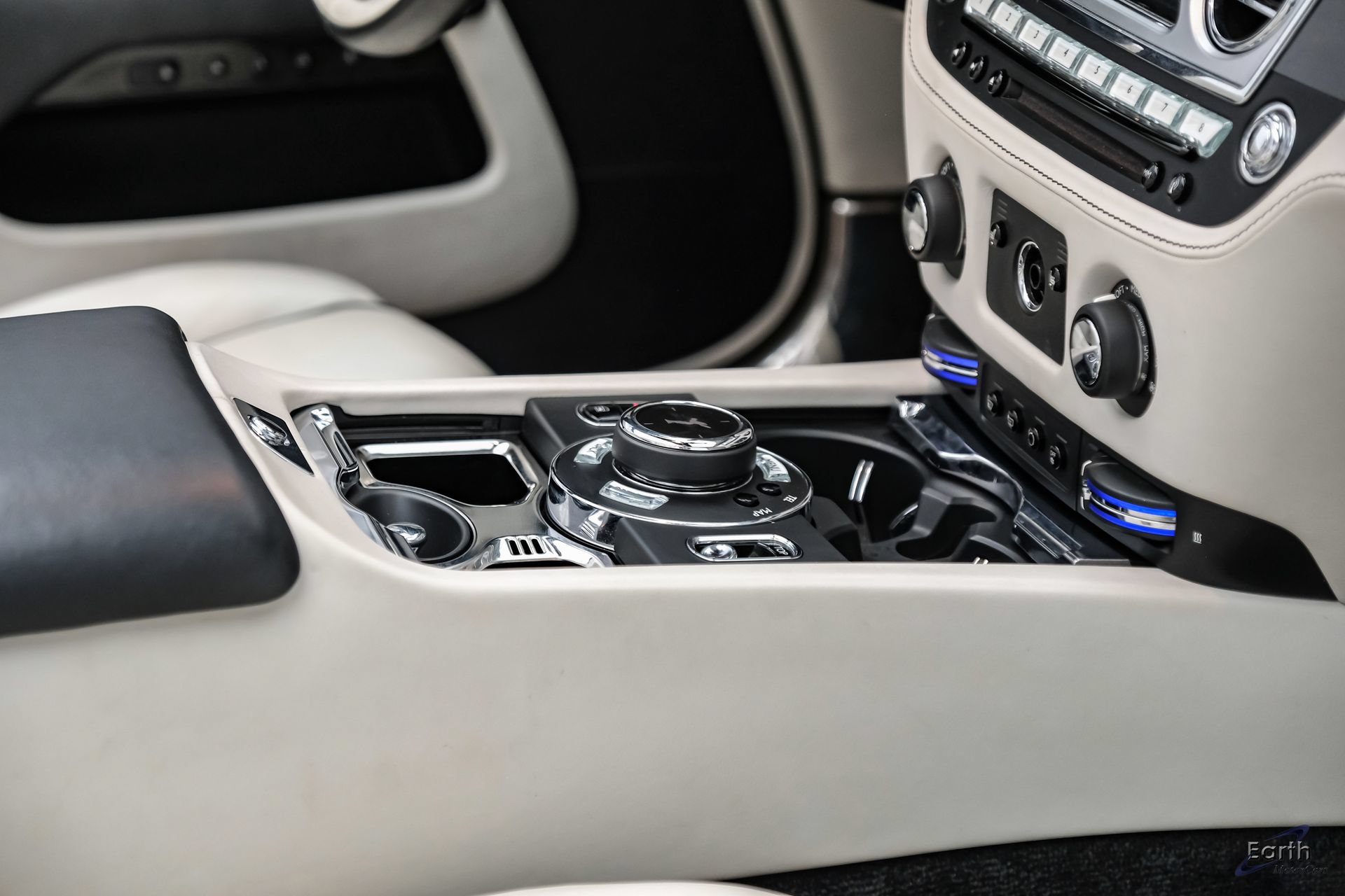 Used 2017 Rolls-Royce Dawn RWD image 63