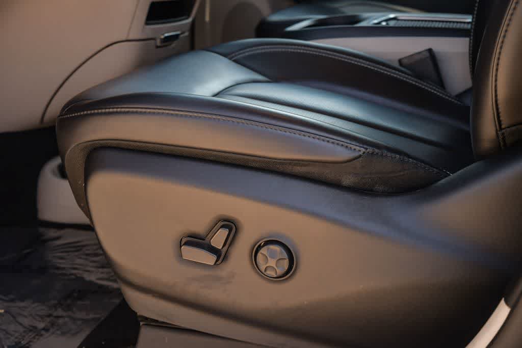 Used 2023 Chrysler Pacifica Touring-L FWD image 25