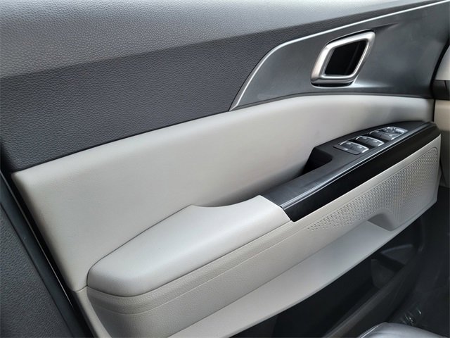 Used 2023 Kia Carnival LX image 38