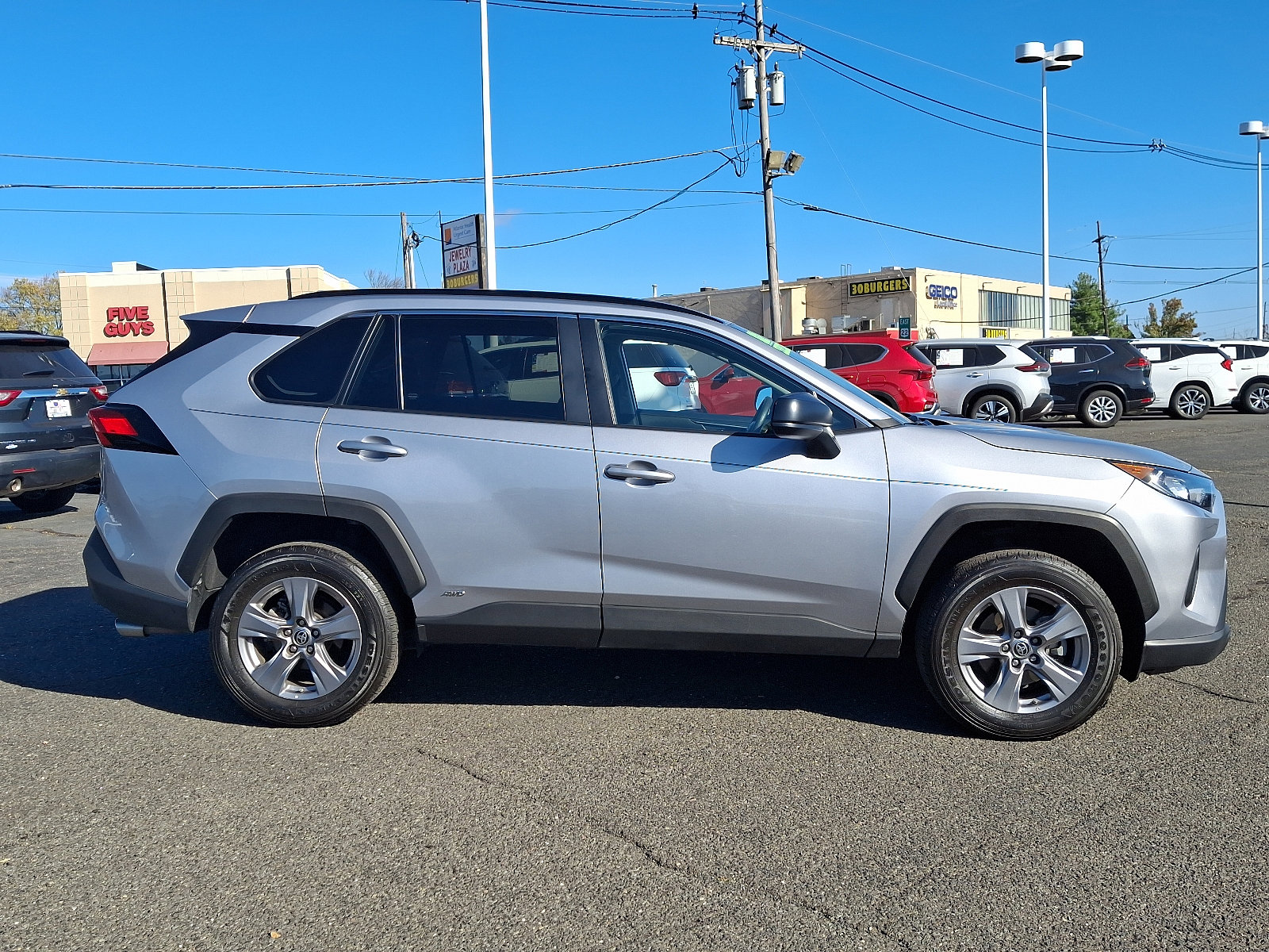 Used 2022 Toyota RAV4 LE image 7