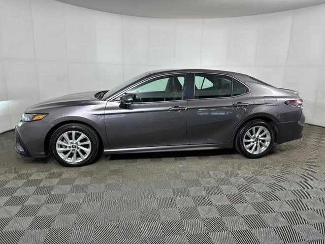 Used 2024 Toyota Camry SE image 6