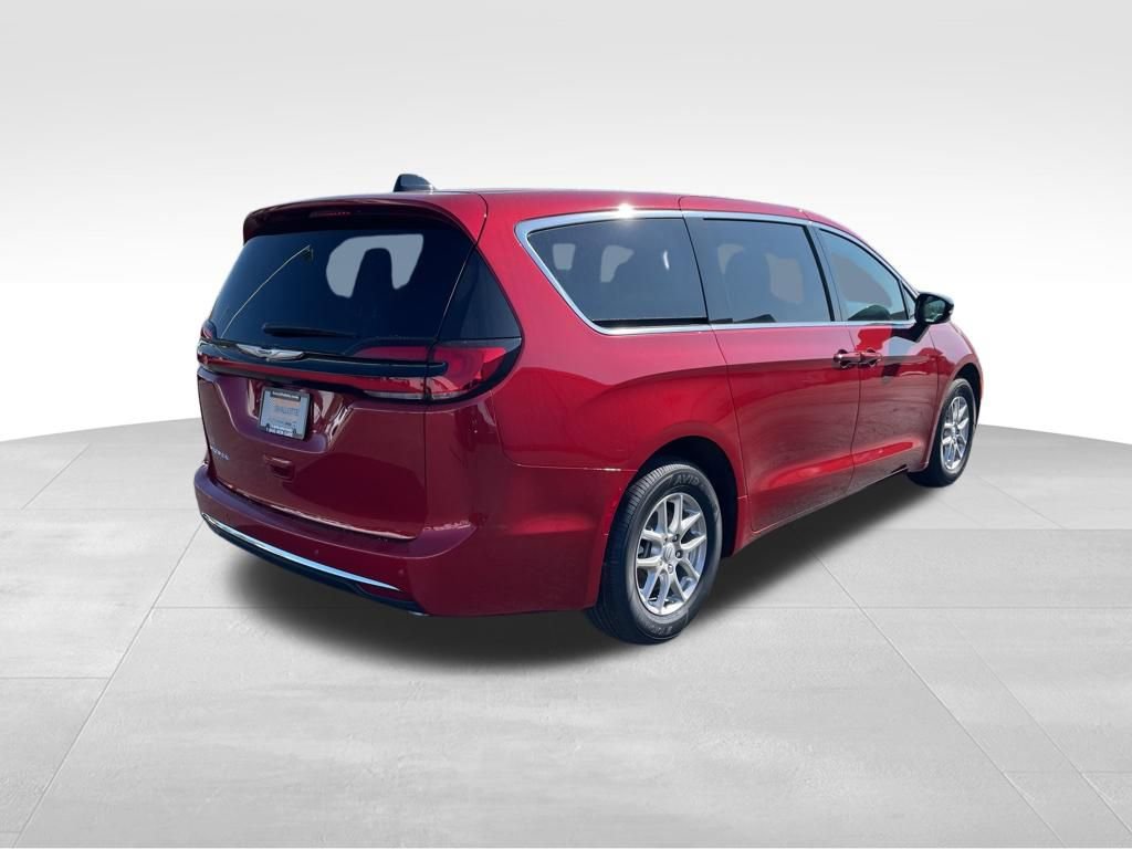New 2026 Chrysler Pacifica Select image 8