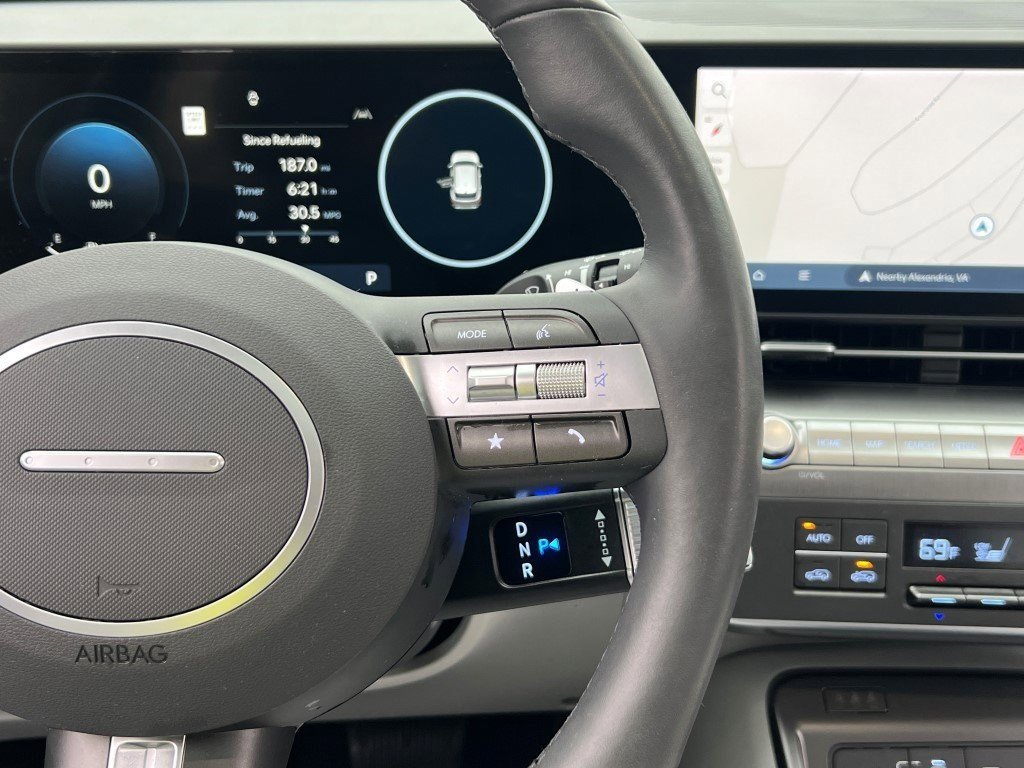 Used 2025 Hyundai Kona Limited image 27