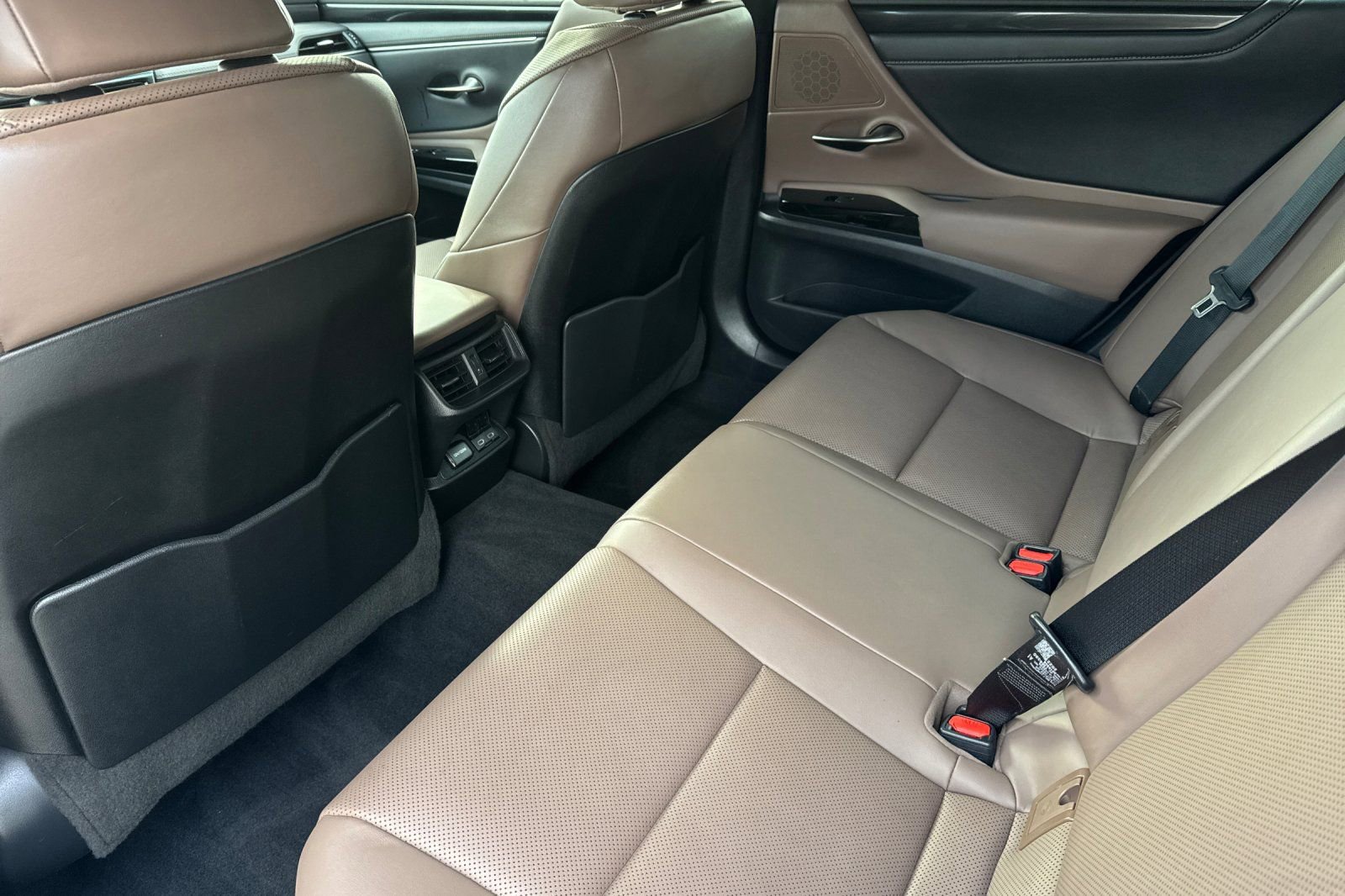 Used 2022 Lexus ES 250 w/ Accessory Package 2 AWD/4WD image 11