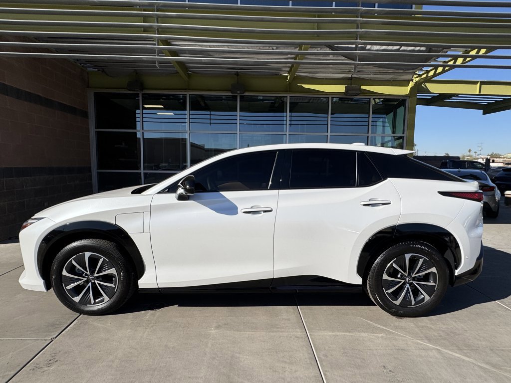 Used 2023 Lexus RZ 450e Premium w/ Technology Package image 7