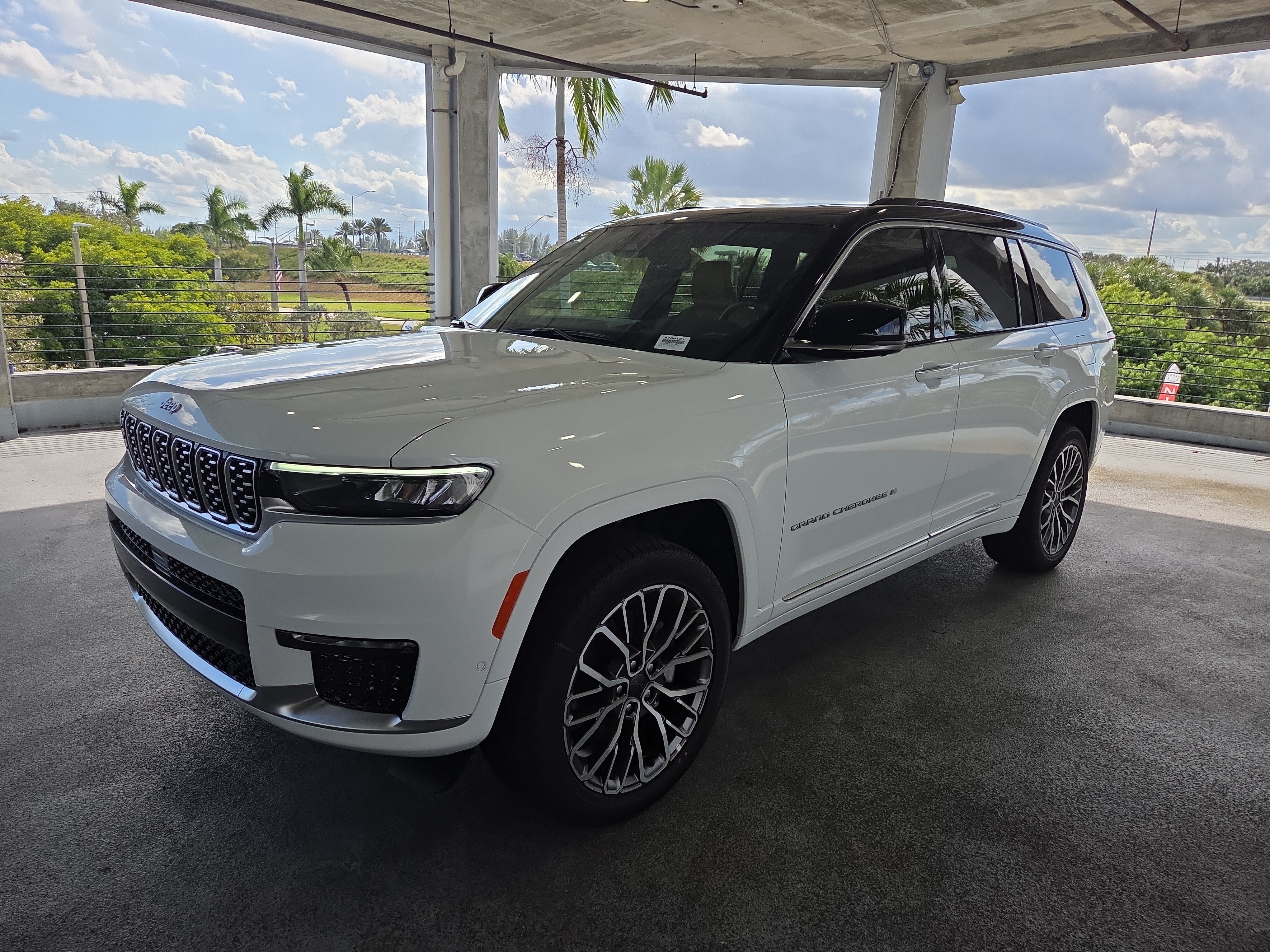 New 2025 Jeep Grand Cherokee L Summit AWD/4WD image 9