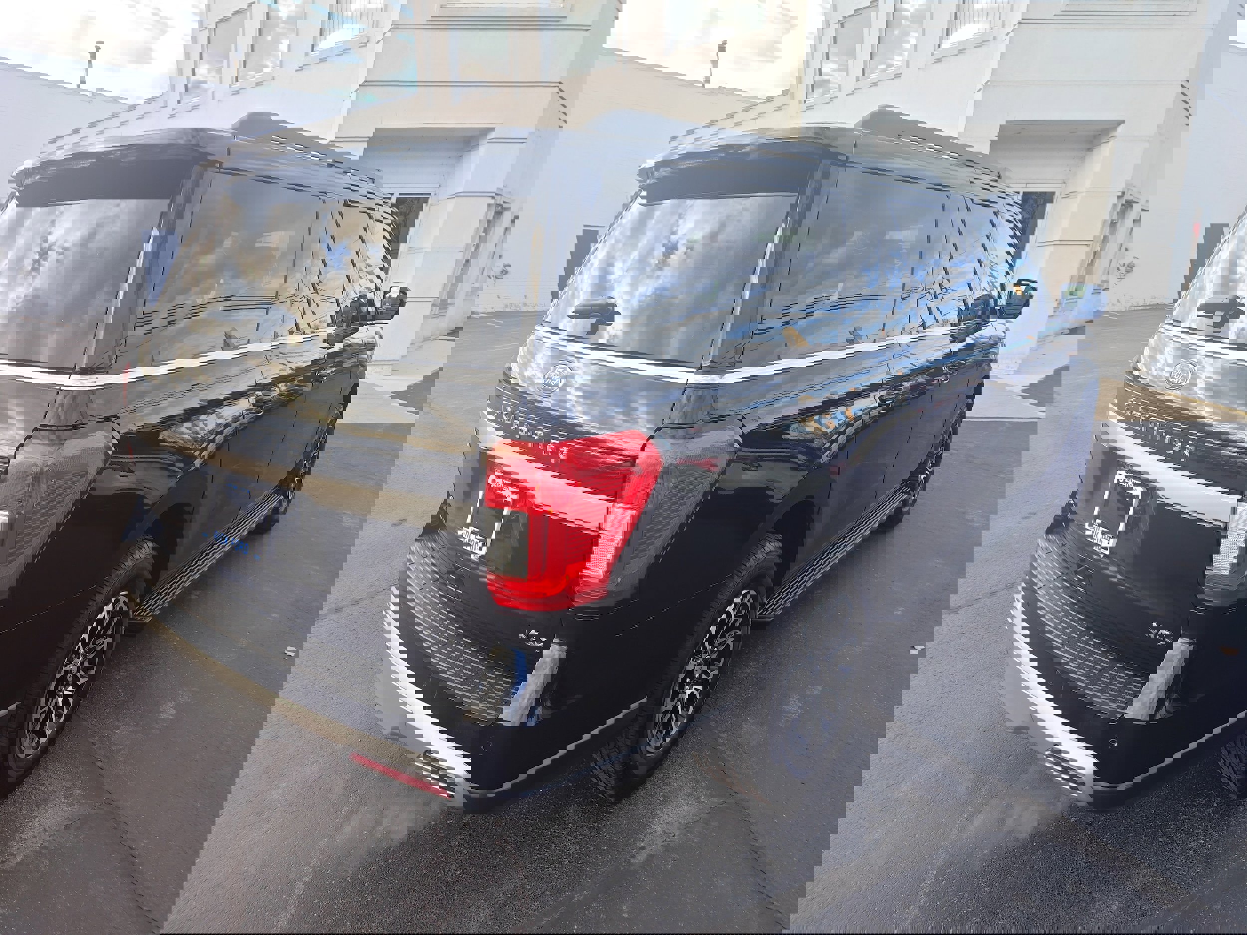 Used 2024 Ford Expedition Max XLT image 5