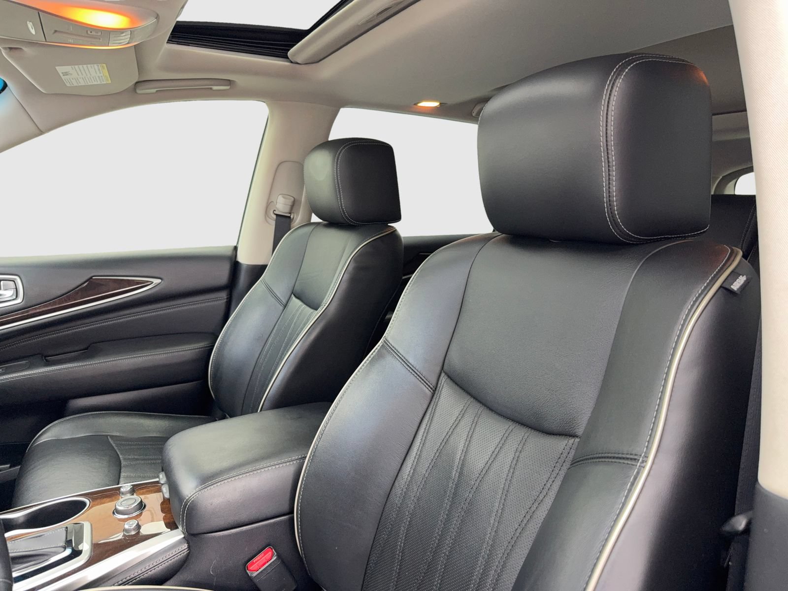 Used 2017 INFINITI QX60 FWD w/ Deluxe Technology Package image 15
