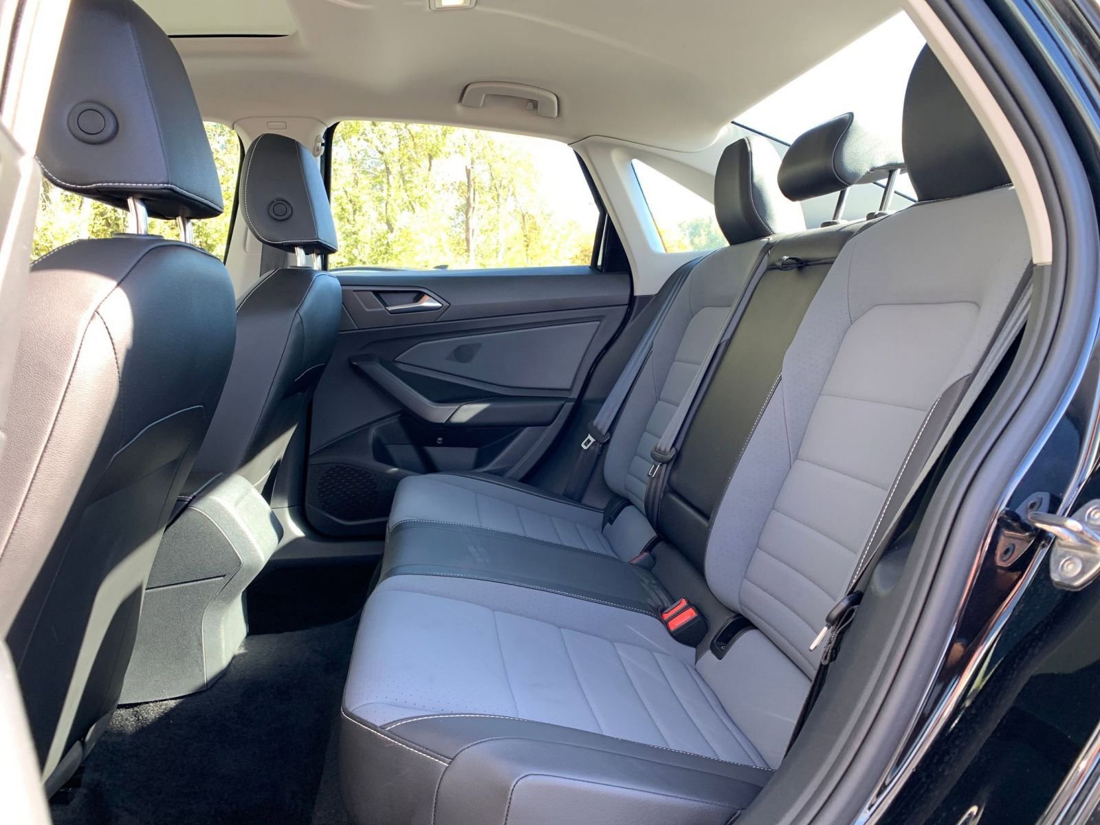 Used 2025 Volkswagen Jetta SE image 24