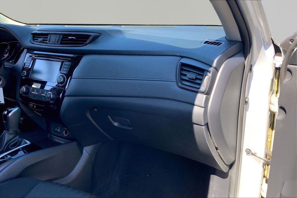 Used 2018 Nissan Rogue S image 18