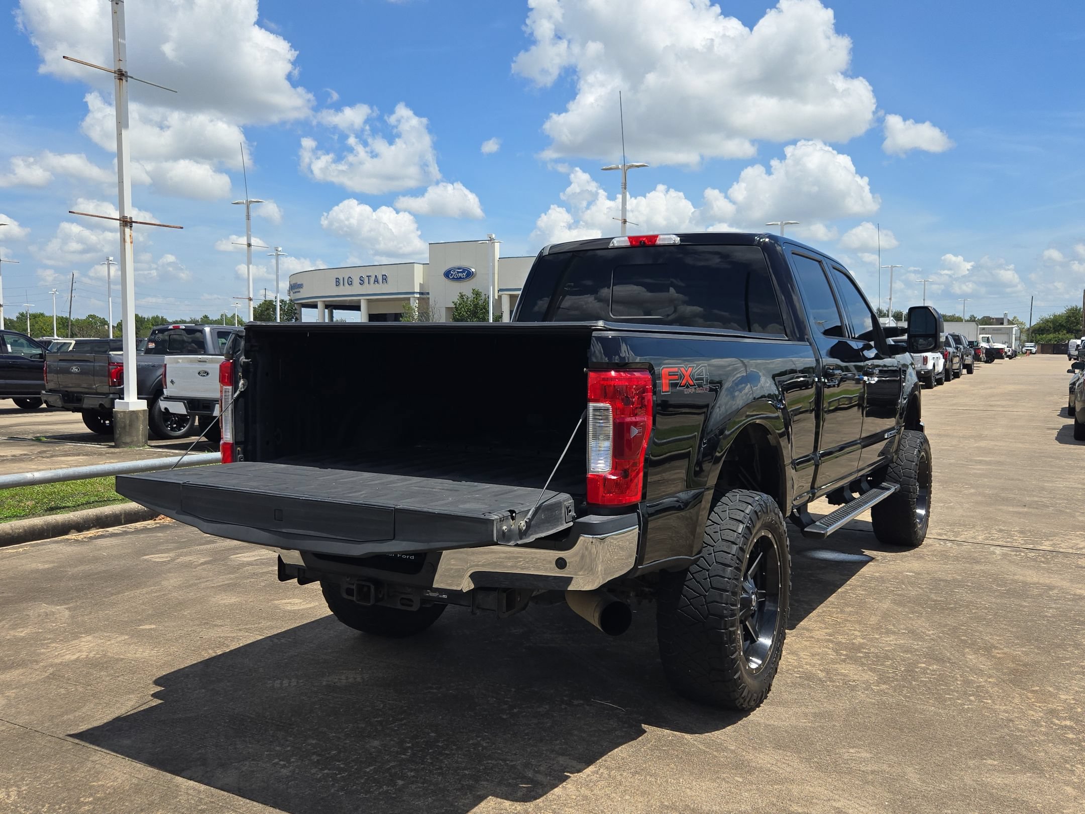 Used 2017 Ford F250 Lariat w/ Lariat Ultimate Package AWD/4WD image 29