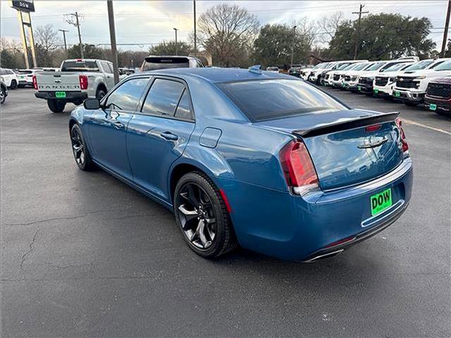 Used 2023 Chrysler 300 Touring w/ Sport Appearance Package image 10