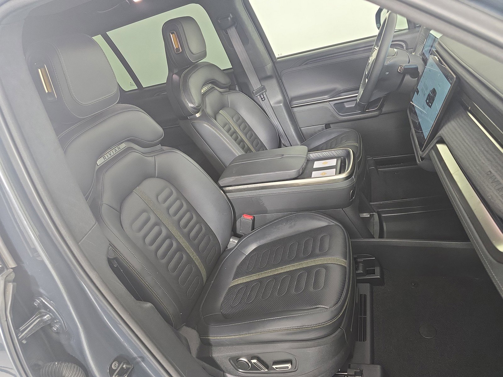 Used 2024 Rivian R1S Adventure AWD/4WD image 24